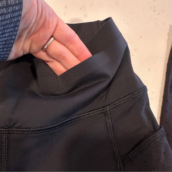 Lululemon Black 5 Pocket Leggings Size 2 - Picture 4 of 6
